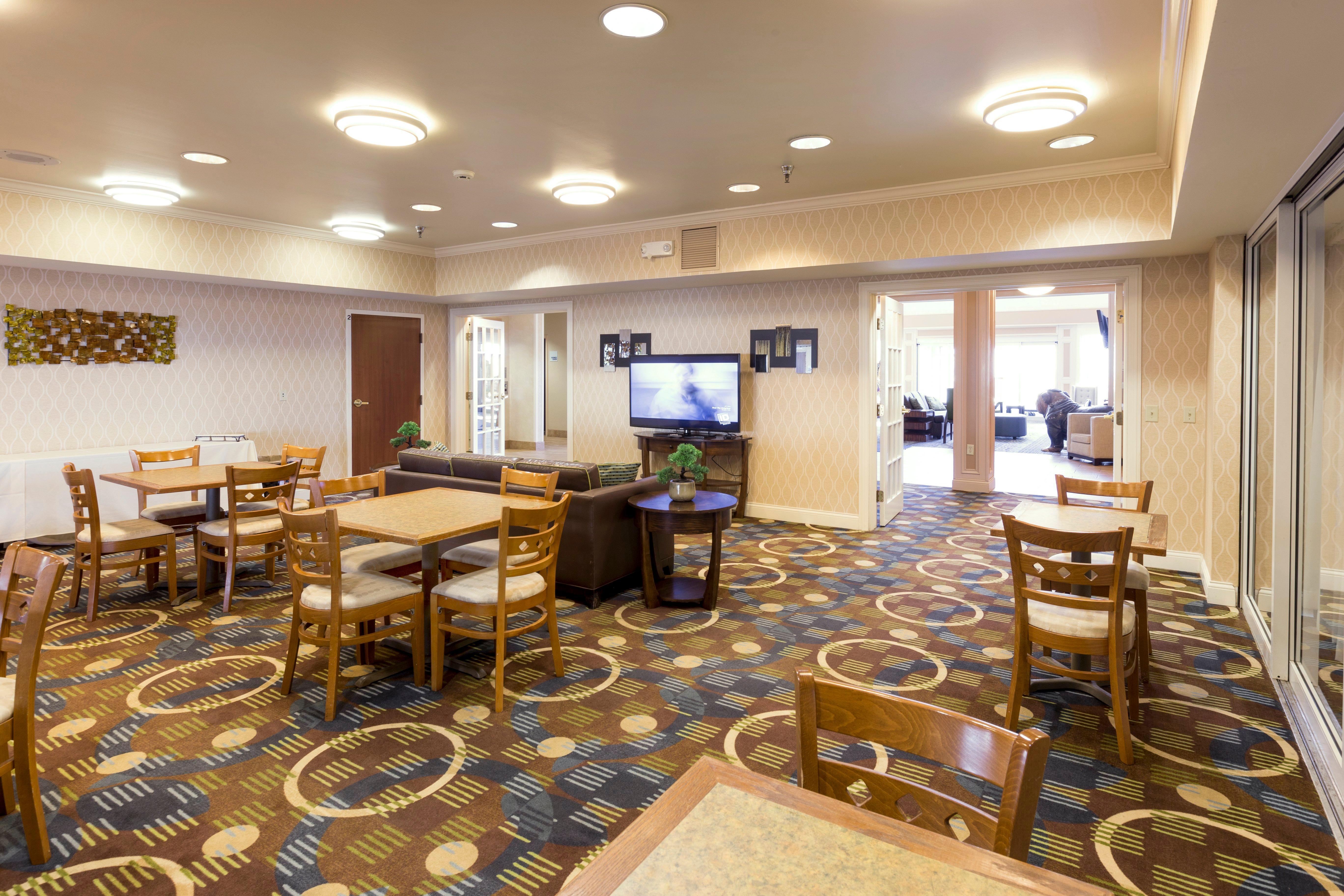 Holiday Inn Express Hotel & Suites-Saint Joseph By Ihg Exterior photo