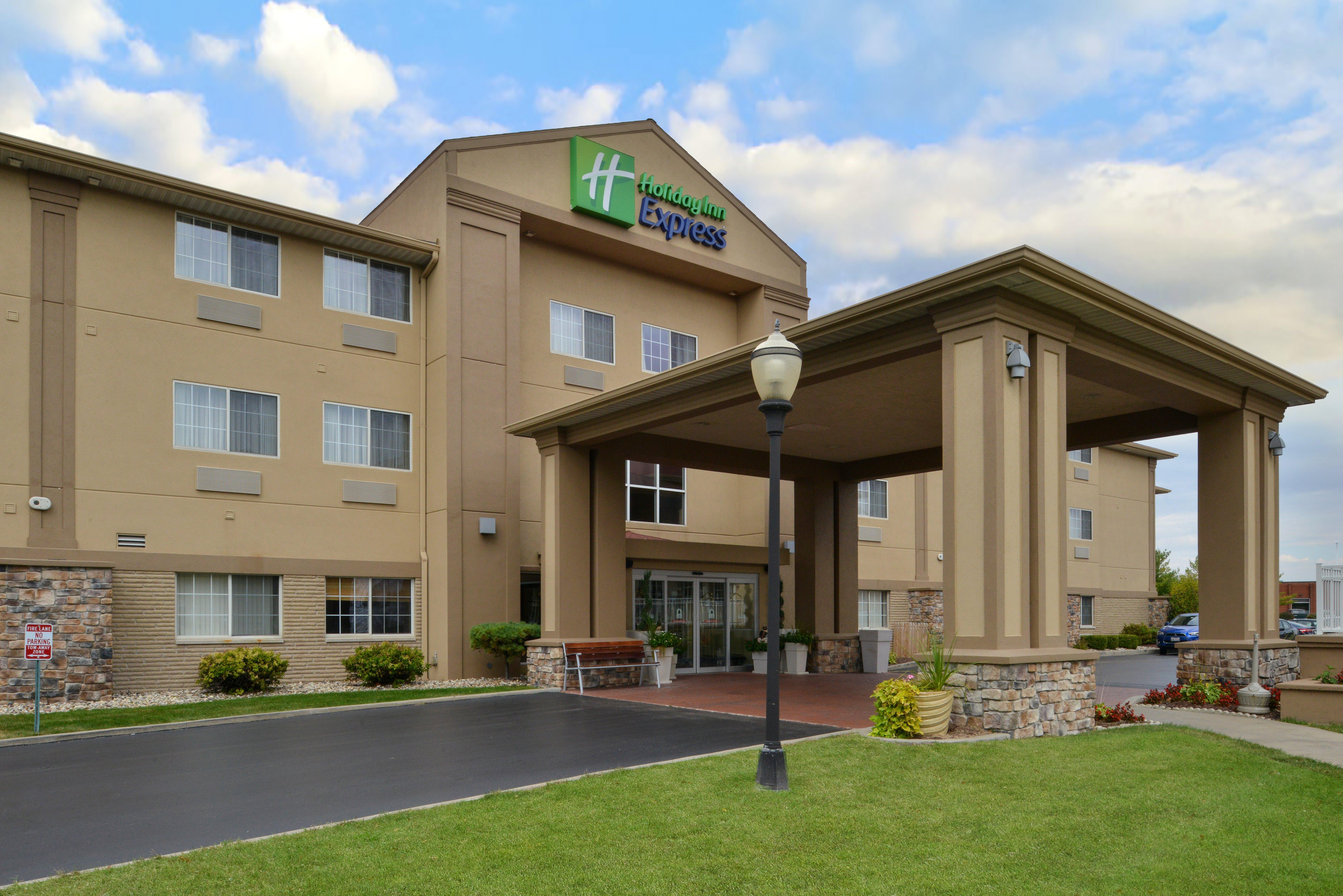 Holiday Inn Express Hotel & Suites-Saint Joseph By Ihg Exterior photo