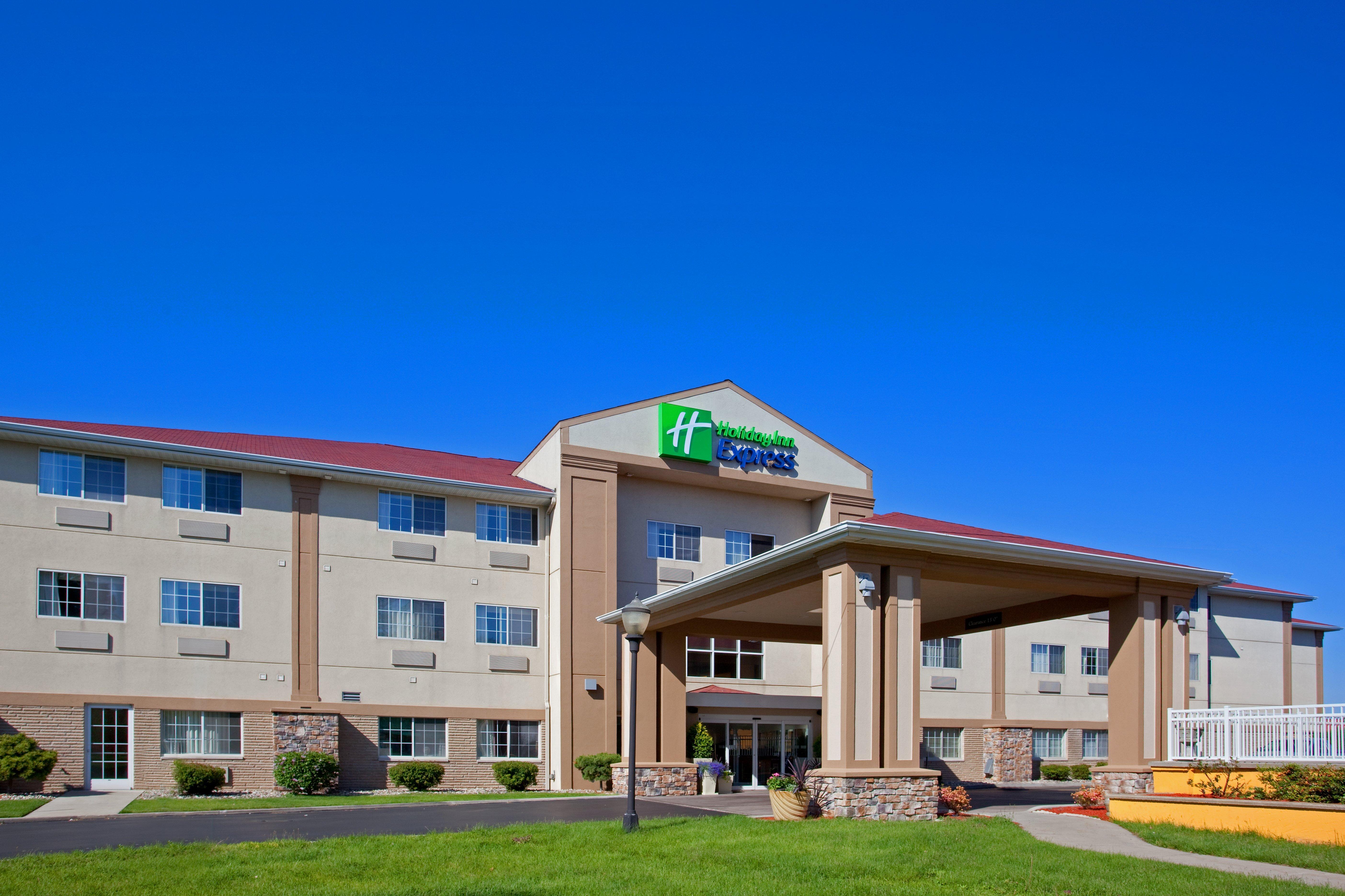 Holiday Inn Express Hotel & Suites-Saint Joseph By Ihg Exterior photo