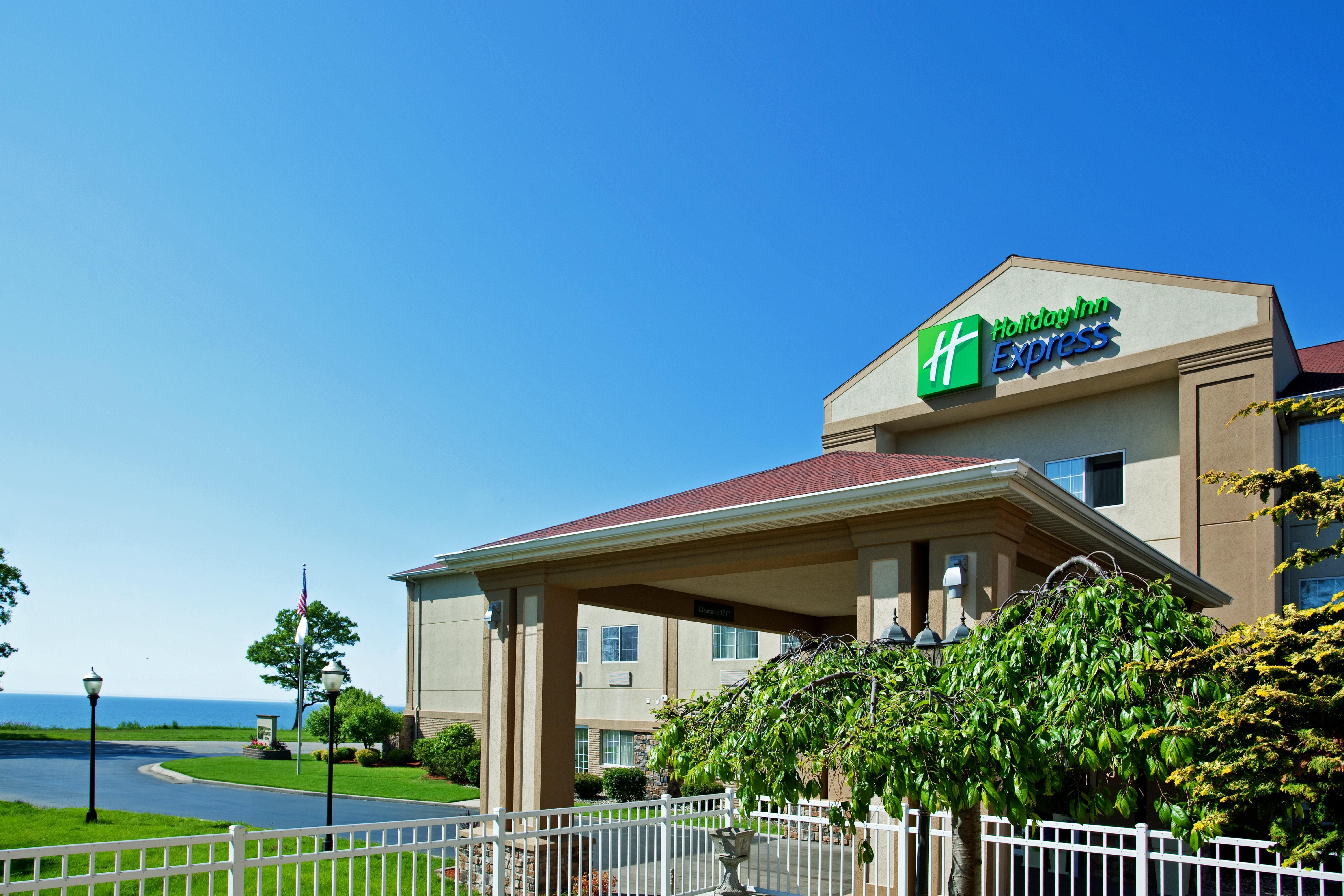 Holiday Inn Express Hotel & Suites-Saint Joseph By Ihg Exterior photo