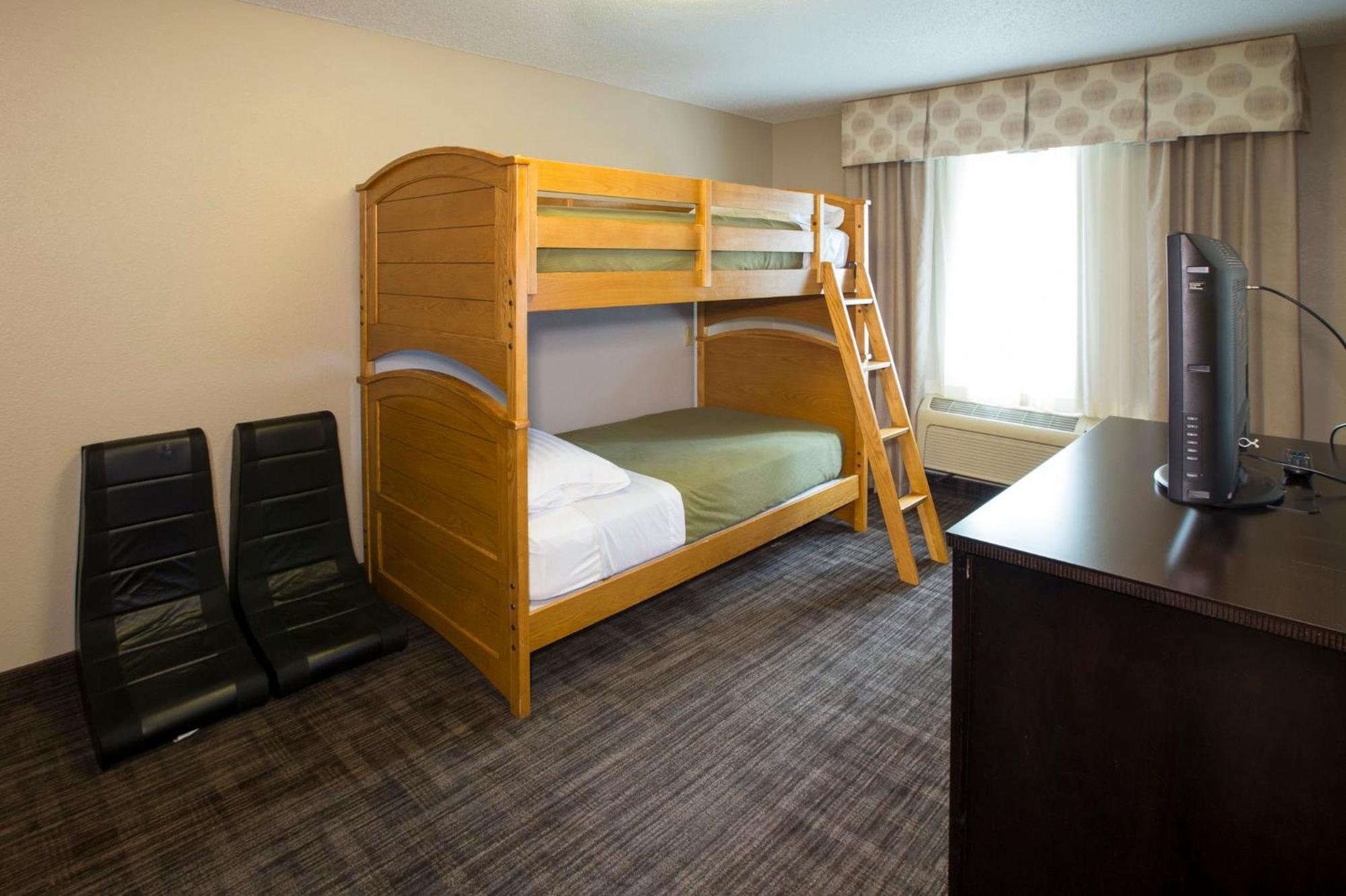 Holiday Inn Express Hotel & Suites-Saint Joseph By Ihg Exterior photo